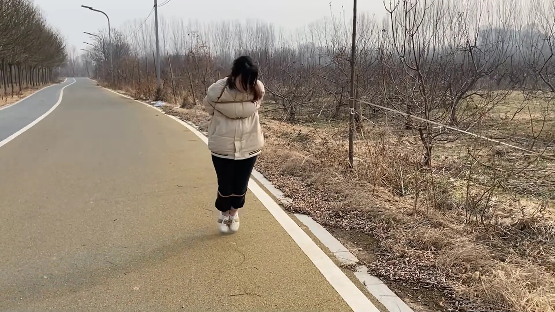 户外长时间捆绑蹦跳+户外驷马