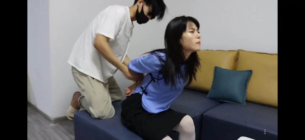 封嘴劫6（南羽被透明胶带封嘴，白丝、肉丝，情节反转）
