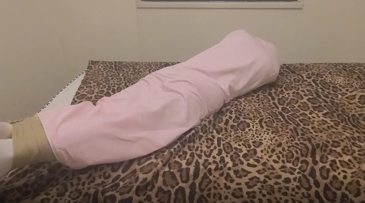 小姐姐的粉色抱枕套