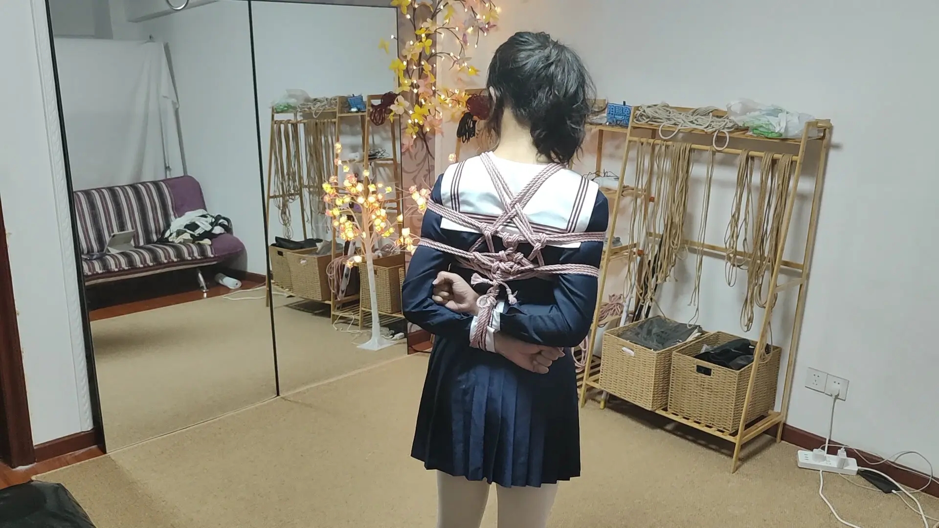 【秃鹫】水手服日式紧缚进入真空床体验