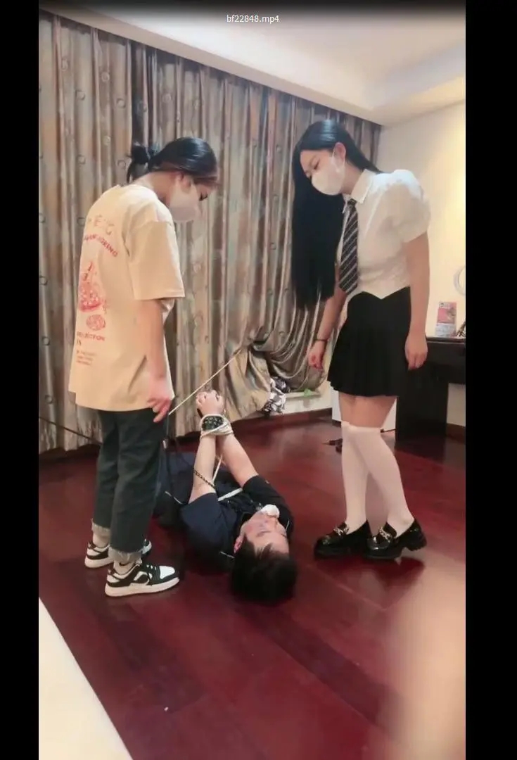 【桃幼幼】双素人学生S暴虐班主任
