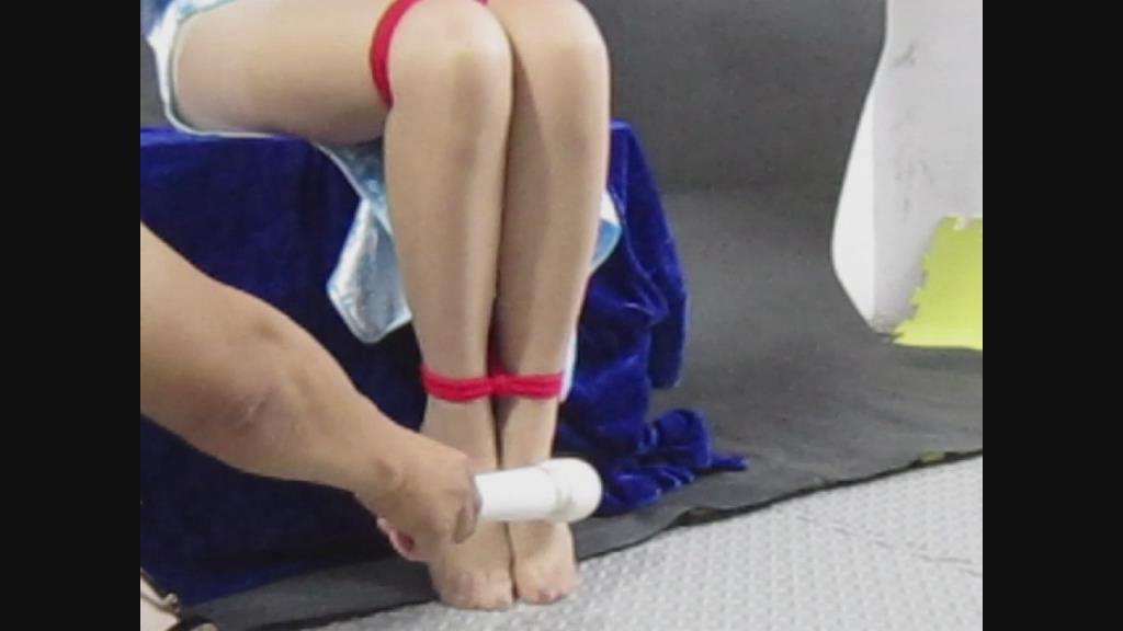 坐缚、鞭脚（月儿）……168大学在读月儿旗袍肉丝、心跳体验后手观音紧缚+鞭…