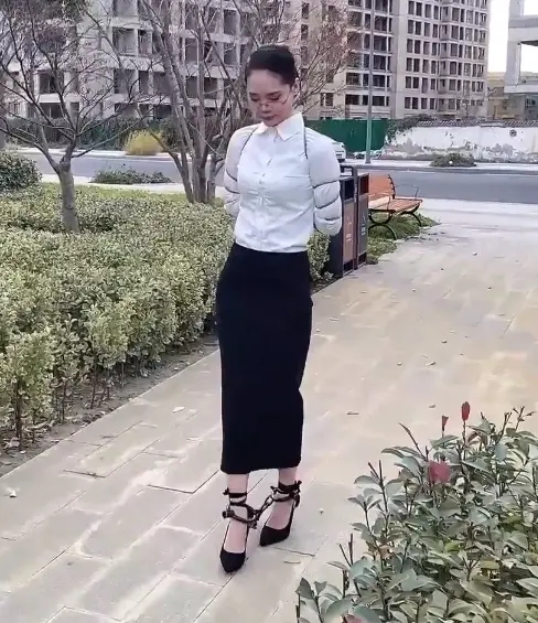 高挑气质女白领定排