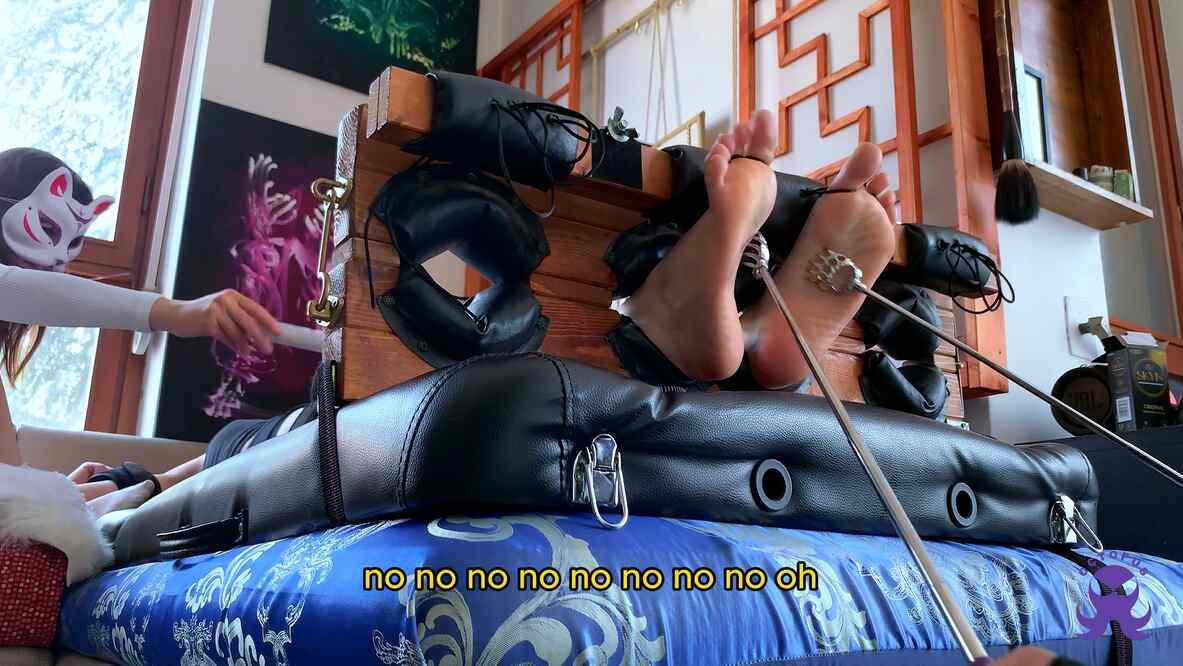 OctopusTickling – Emi x Yuxi – foot tickling session