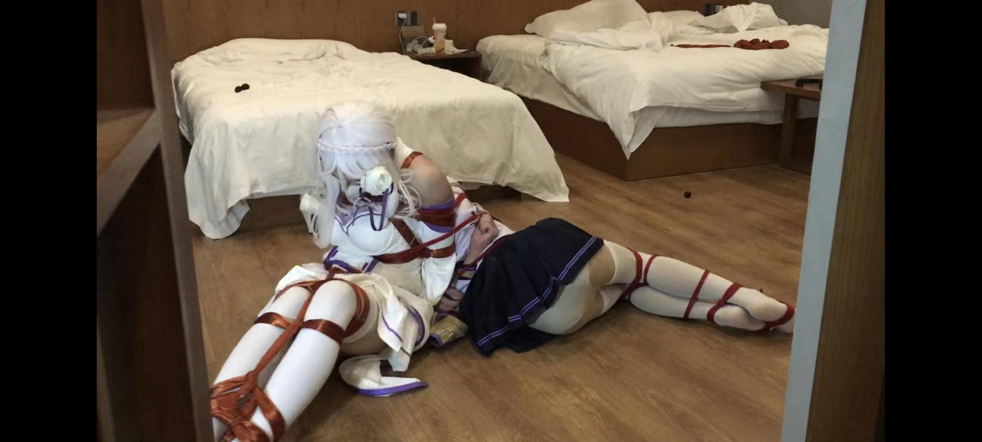 男娘双人连缚挣扎小游戏