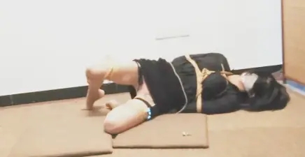 职业装m腿自缚蒙眼找钥匙