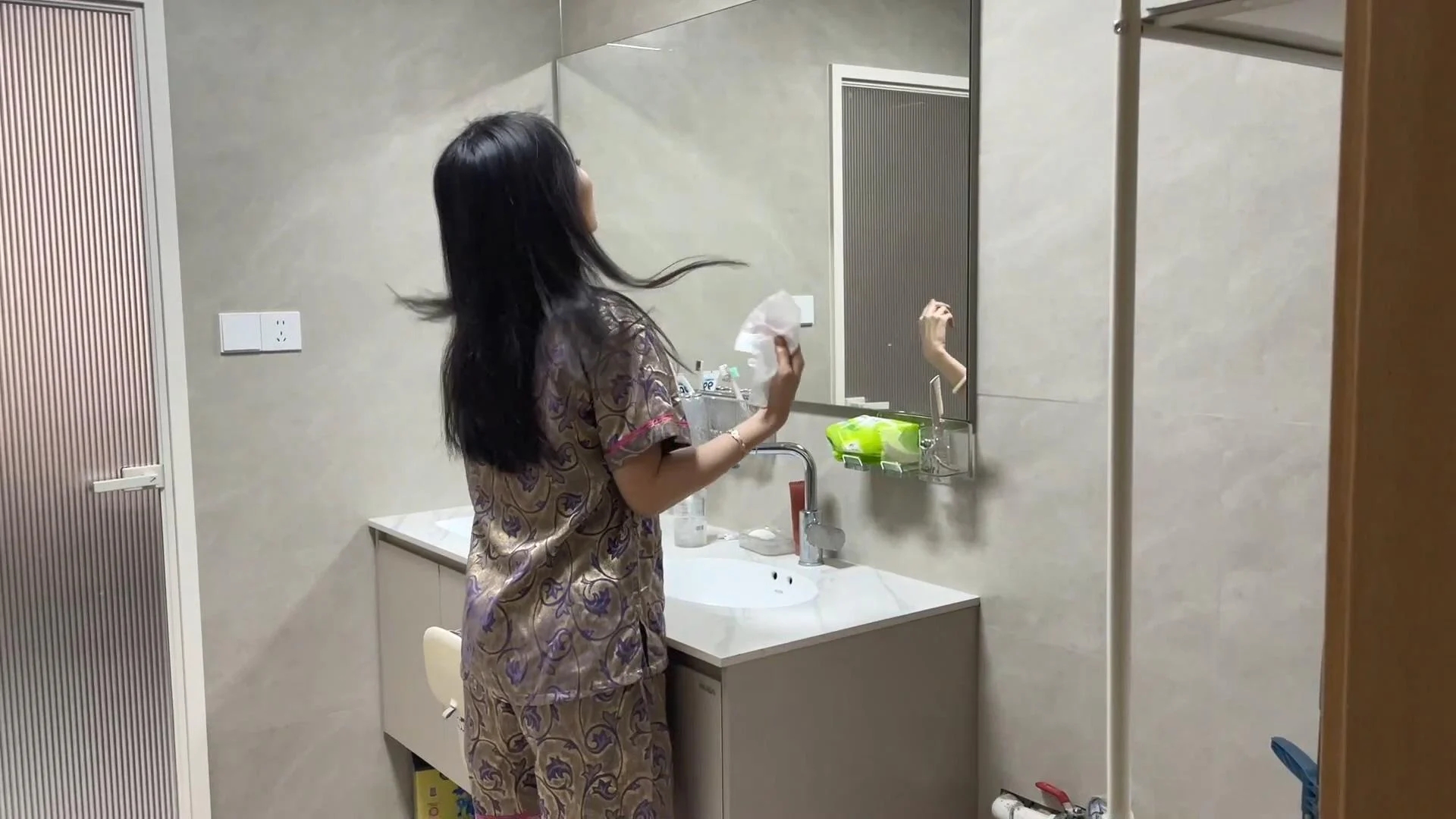 DID剧情片《租房有风险》（上）恩可主演，单身女孩惨遭看房者入室捆绑监禁折磨！