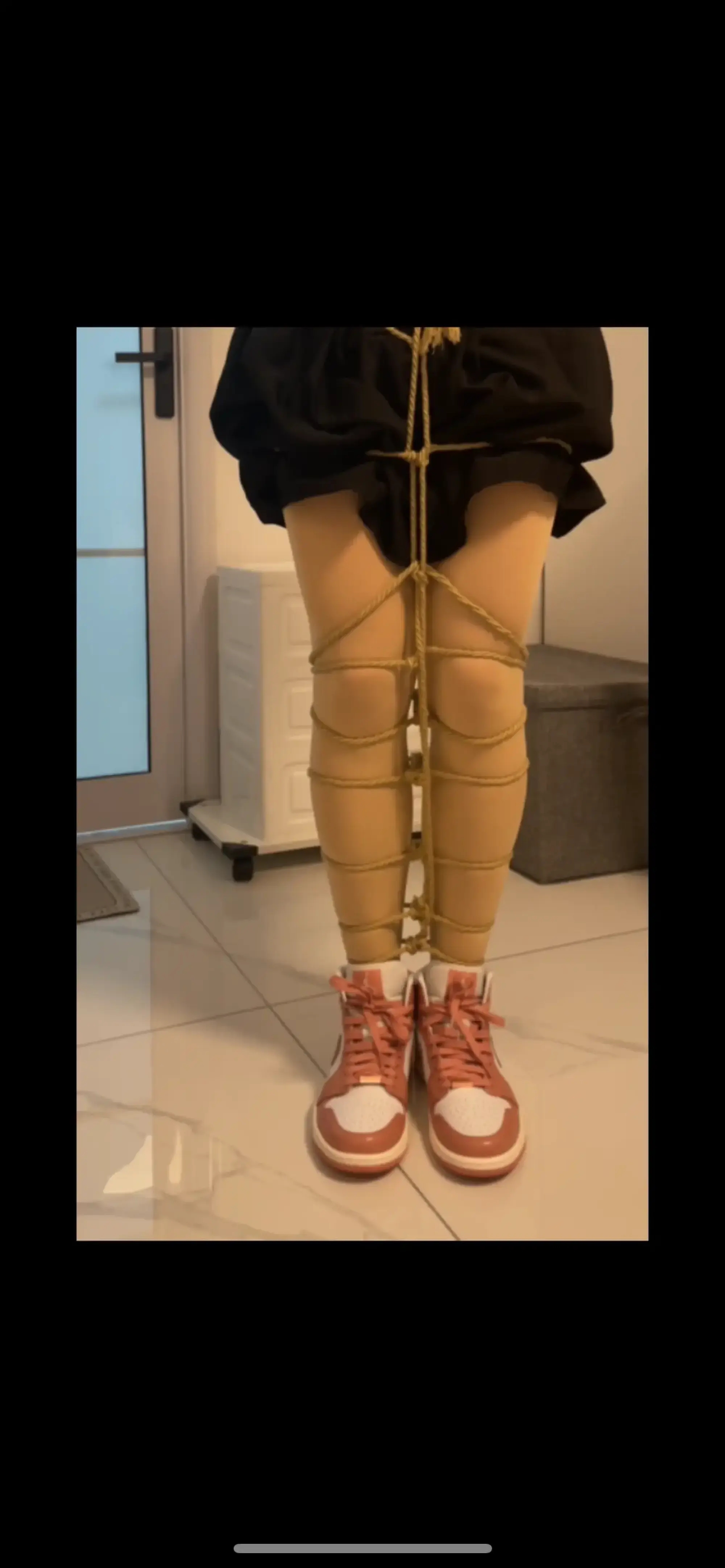 麻绳捆绑挣扎
