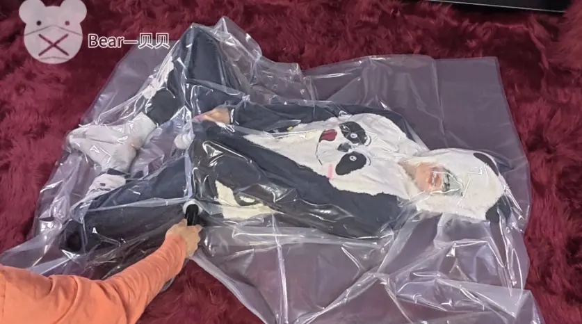 惊！因为一时的疏忽大意被小熊偷袭塞进去了！