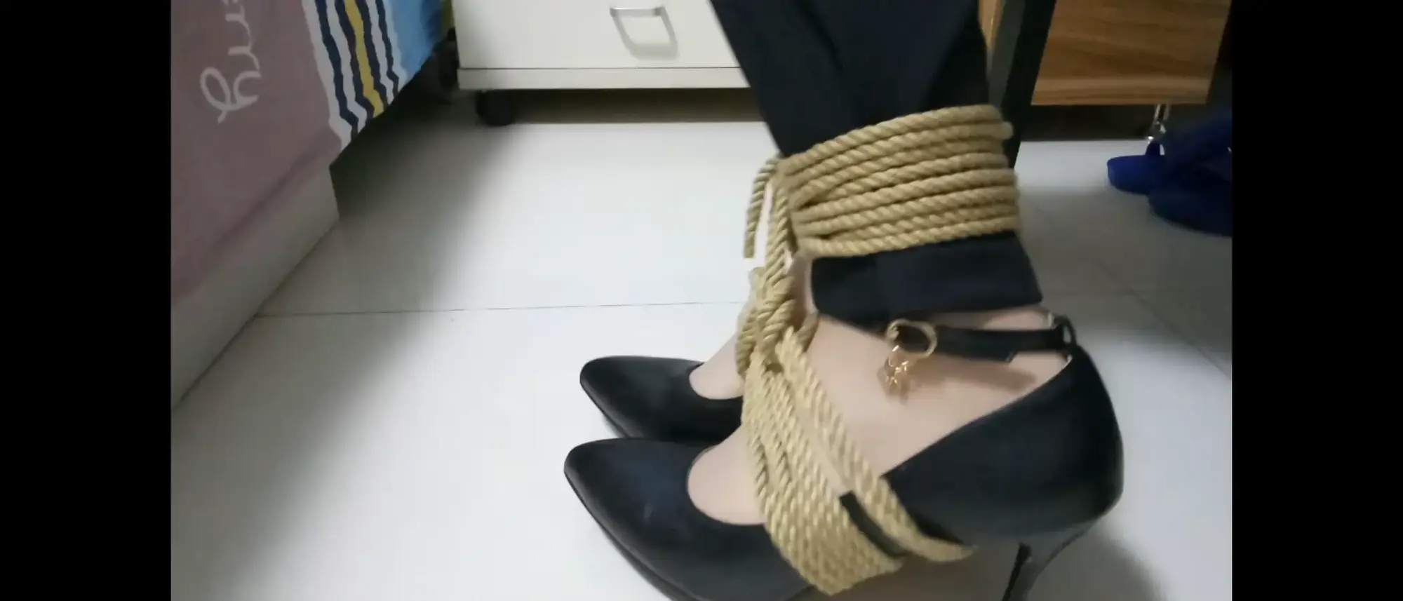 高跟鞋自缚