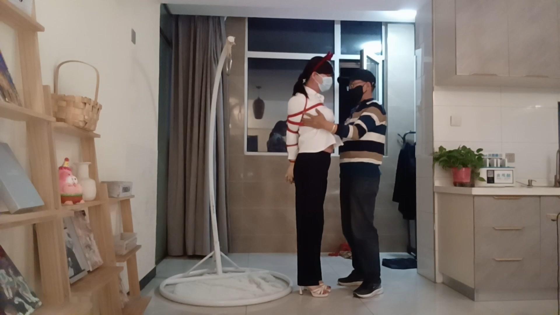 圣灵儿单腿吊调教 吊缚 堵嘴 西式（直臂并肘）伪娘