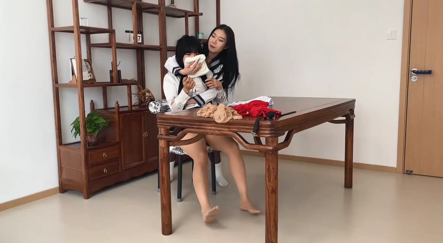 姐姐的小恶魔 捂闷 捆绑