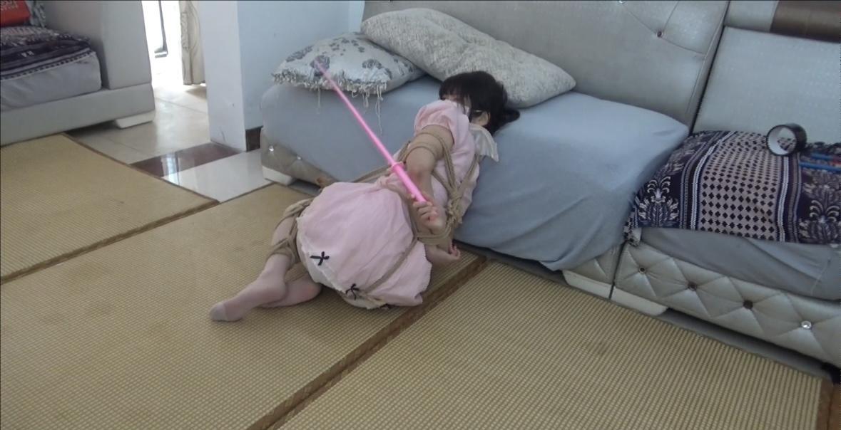 赌上尊严 胜者为王 败者为繩奴的剑士对决 M字开腿缚太羞耻了