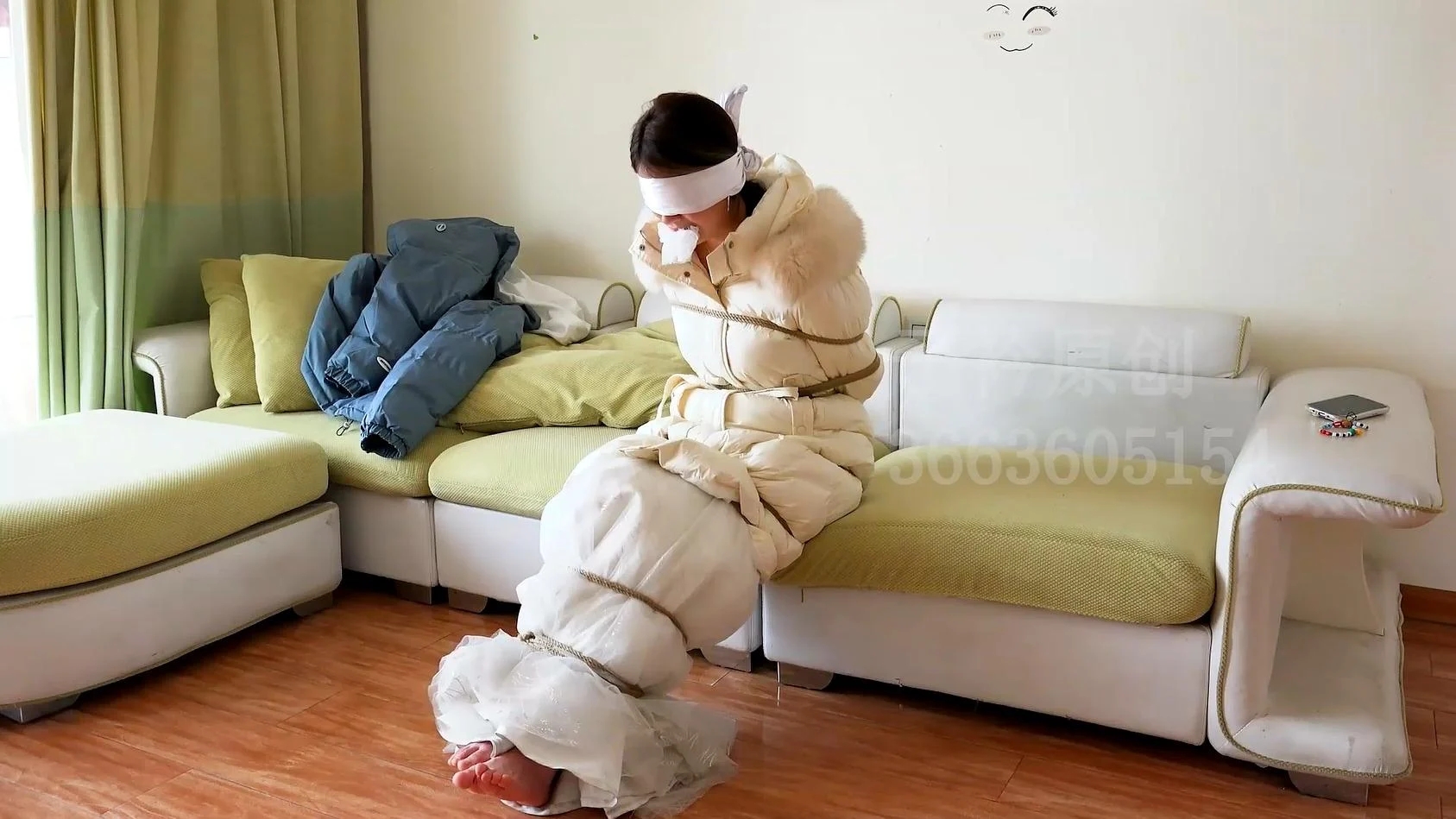 定拍欢欢 婚纱羽绒服捆绑丝巾蒙眼堵嘴挣扎 定拍欢欢 婚纱羽绒服捆绑丝巾蒙眼堵嘴挣扎