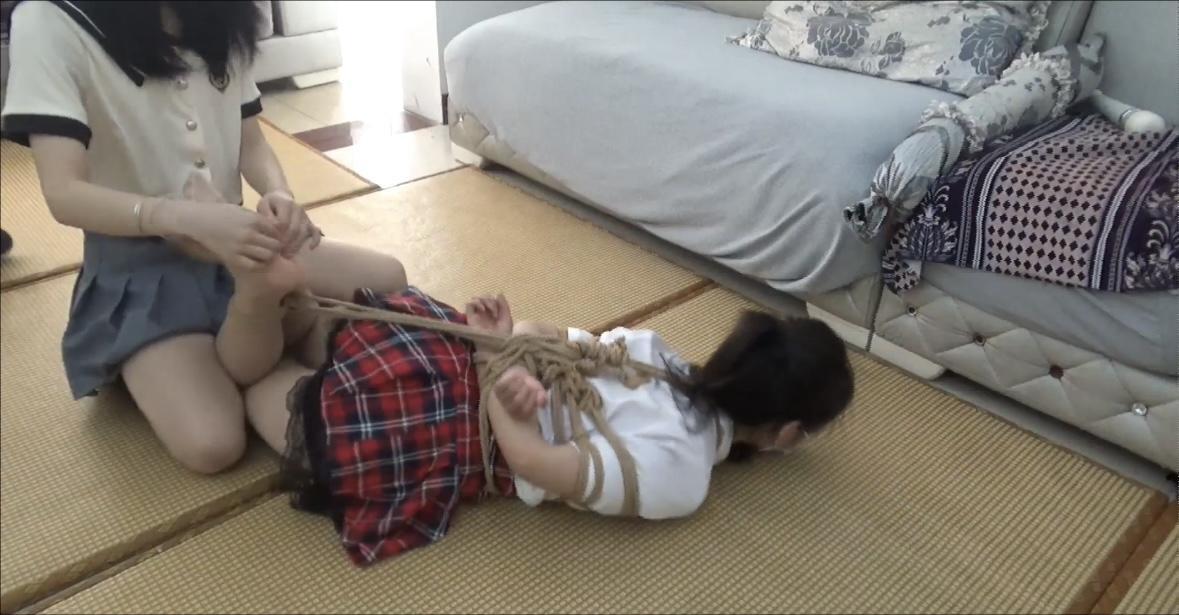 綁姐姐了 这个驷马很棒 还能让我随意挠着玩 姐姐也有对我求饶的一天