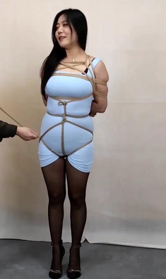 李然 弯腰捆绑 禁锢 打屁股 挠痒 口水 李然 弯腰捆绑 禁锢 打屁股 挠痒 口水