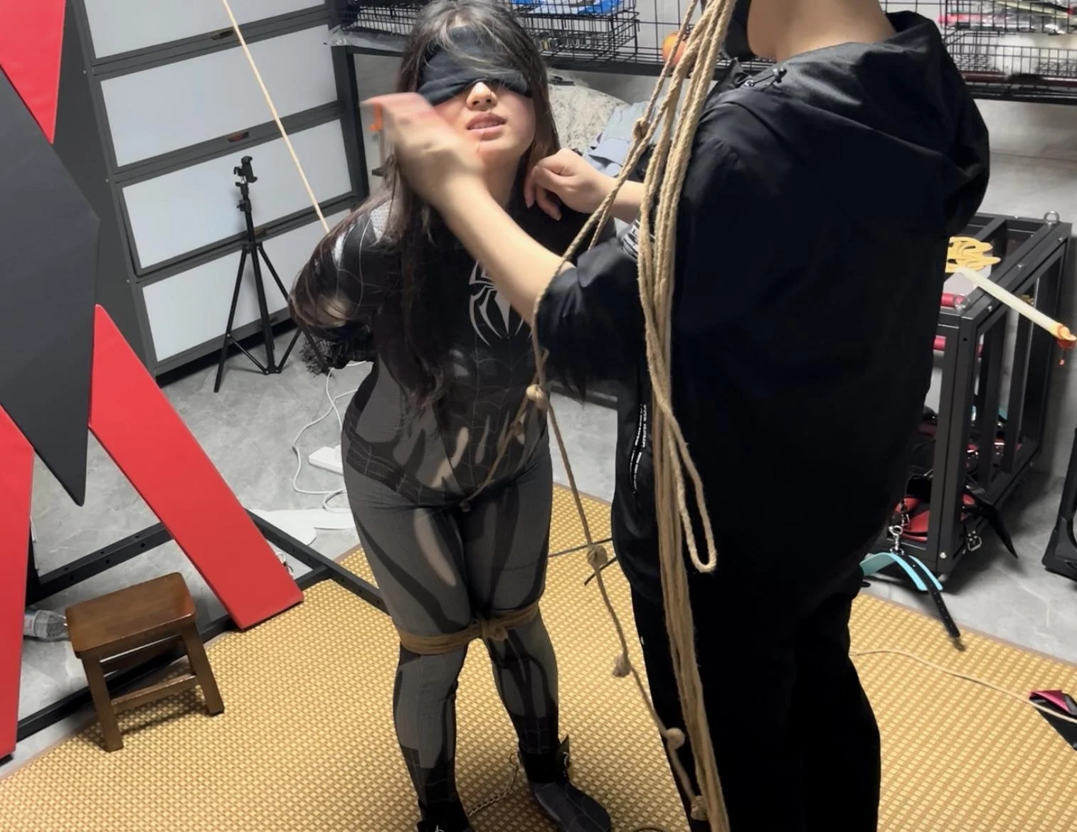 cosplay调教系列之木古小蜘蛛第二部——内八走绳羞辱调教!五花/内八腿脚镣捆绑+走绳/来回拉扯+打屁屁SP/真实耳光+踩踏羞辱,小狗就应该被主人这样调教羞辱 cosplay调教系列之木古小蜘蛛第二部——内八走绳羞辱调教!五花/内八腿脚镣捆绑+走绳/来回拉扯+打屁屁SP/真实耳光+踩踏羞辱,小狗就应该被主人这样调教羞辱