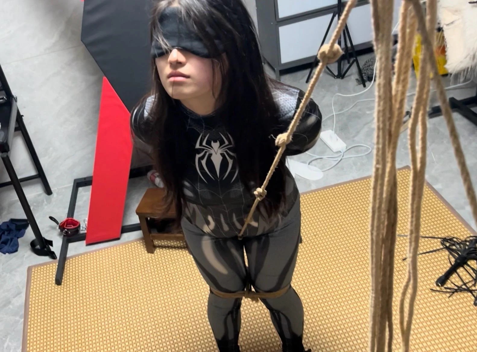 cosplay调教系列之木古小蜘蛛第二部——内八走绳羞辱调教!五花/内八腿脚镣捆绑+走绳/来回拉扯+打屁屁SP/真实耳光+踩踏羞辱,小狗就应该被主人这样调教羞辱 cosplay调教系列之木古小蜘蛛第二部——内八走绳羞辱调教!五花/内八腿脚镣捆绑+走绳/来回拉扯+打屁屁SP/真实耳光+踩踏羞辱,小狗就应该被主人这样调教羞辱