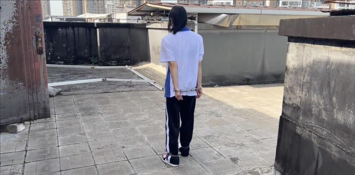 【琳媚】【何露】 镣铐被人发现 羞耻心达到极致 【琳媚】【何露】 镣铐被人发现 羞耻心达到极致