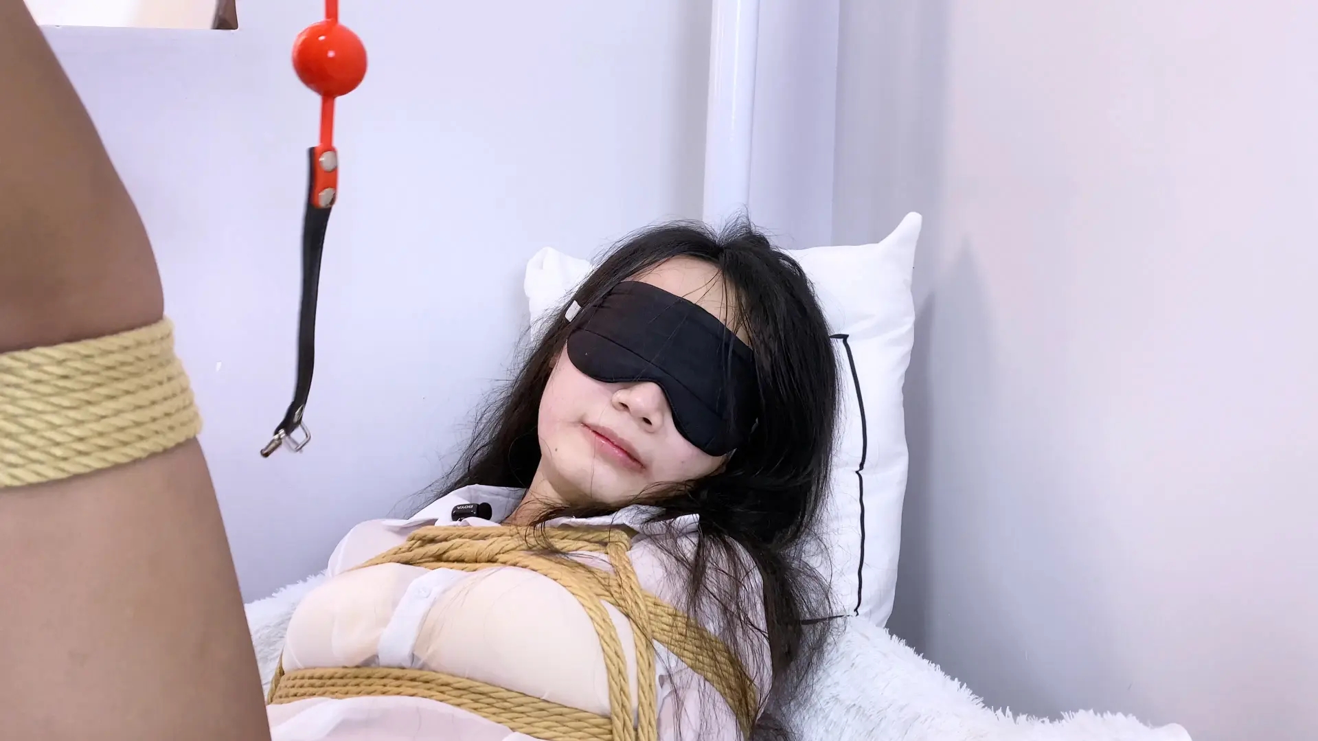 日式紧缚+胸缚+股绳+多节并腿捆+丝袜堵嘴+口球+胶布封嘴+并腿吊缚+放置挣扎+tk挠脚心等等 日式紧缚+胸缚+股绳+多节并腿捆+丝袜堵嘴+口球+胶布封嘴+并腿吊缚+放置挣扎+tk挠脚心等等