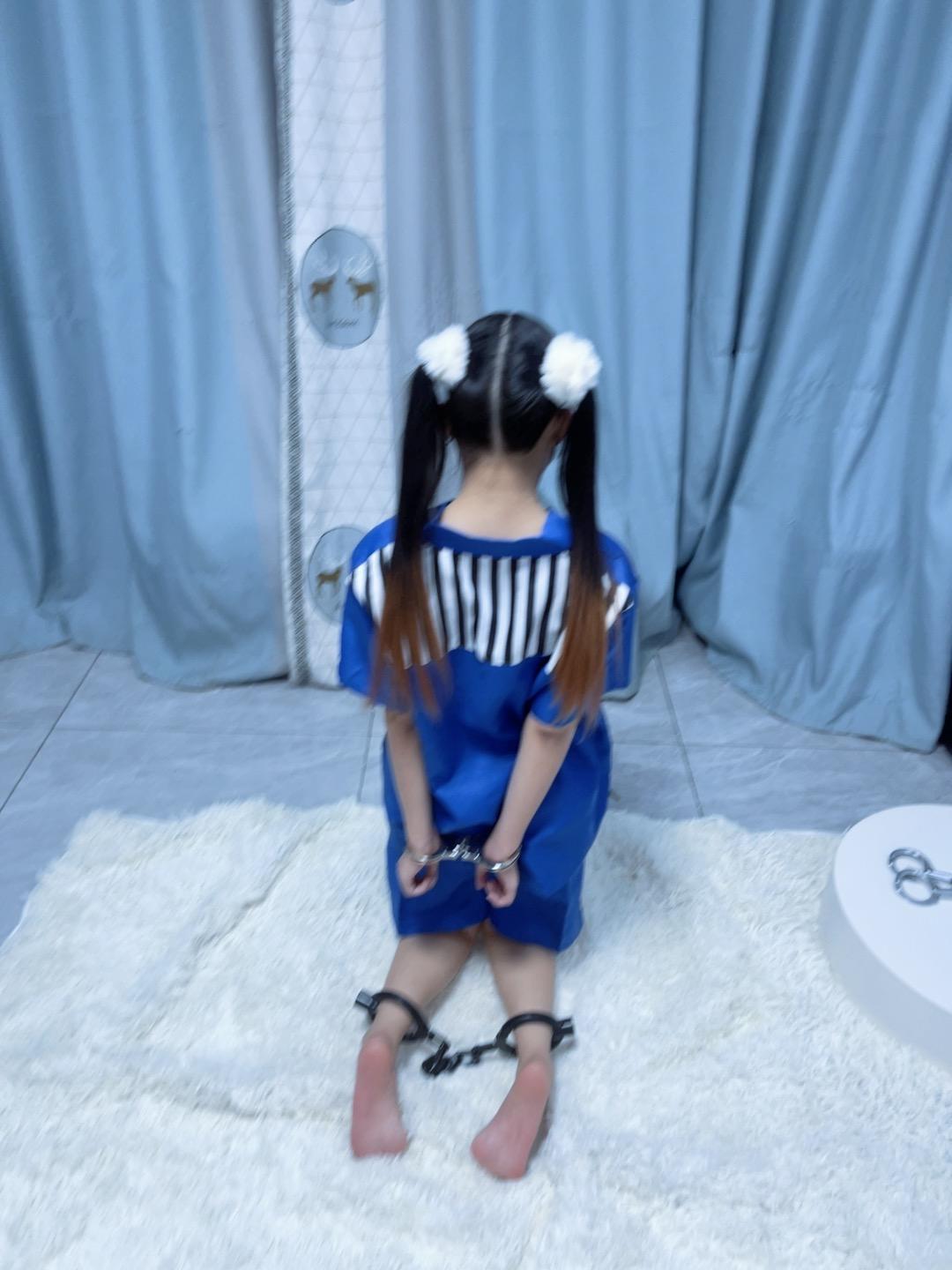 死囚体验(上)-女囚题材精品作品,填表、搜身、换衣、上镣、打脚心(重)、体罚、拘束过夜 死囚体验(上)-女囚题材精品作品,填表、搜身、换衣、上镣、打脚心(重)、体罚、拘束过夜