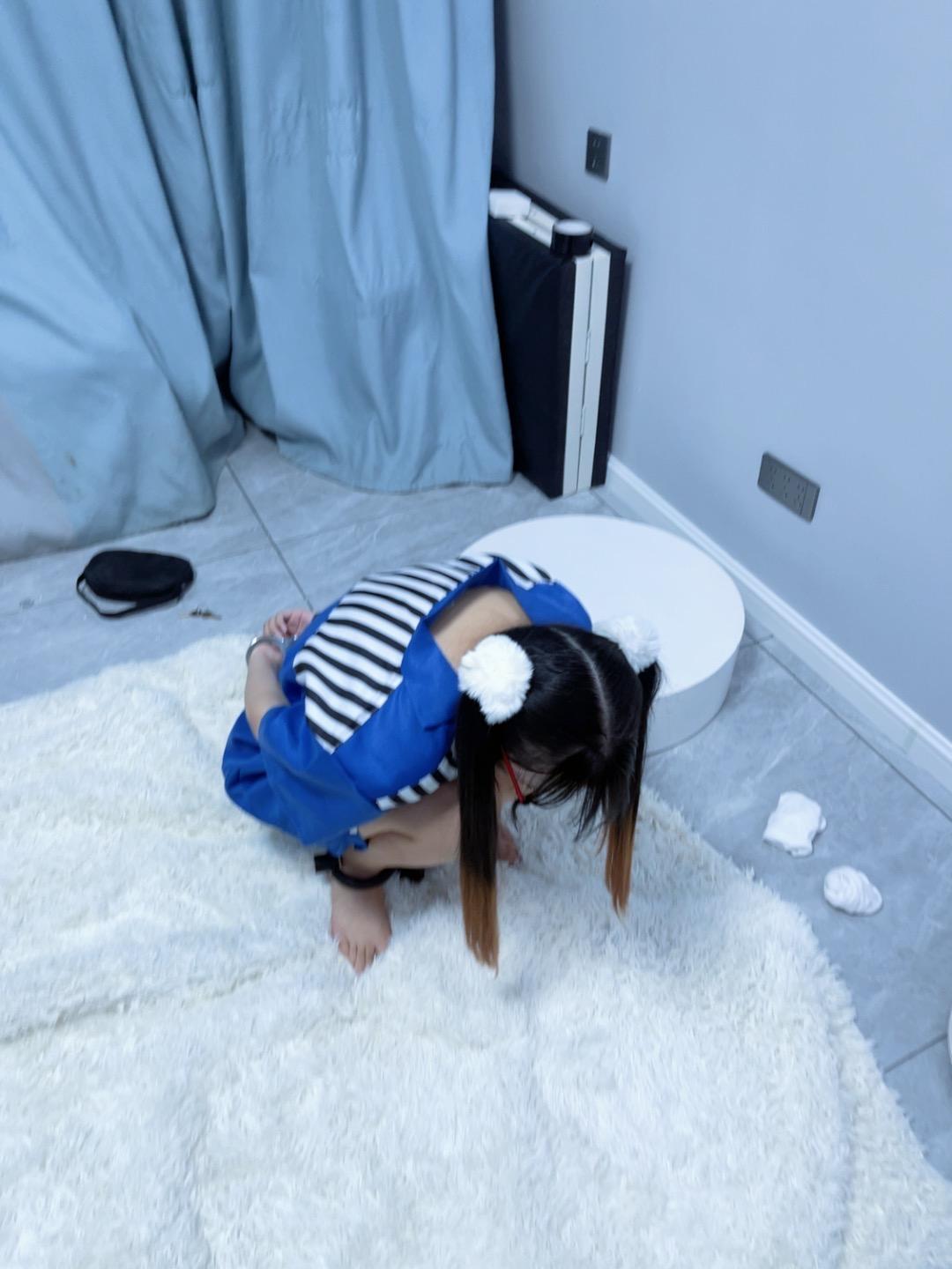 死囚体验(上)-女囚题材精品作品,填表、搜身、换衣、上镣、打脚心(重)、体罚、拘束过夜 死囚体验(上)-女囚题材精品作品,填表、搜身、换衣、上镣、打脚心(重)、体罚、拘束过夜