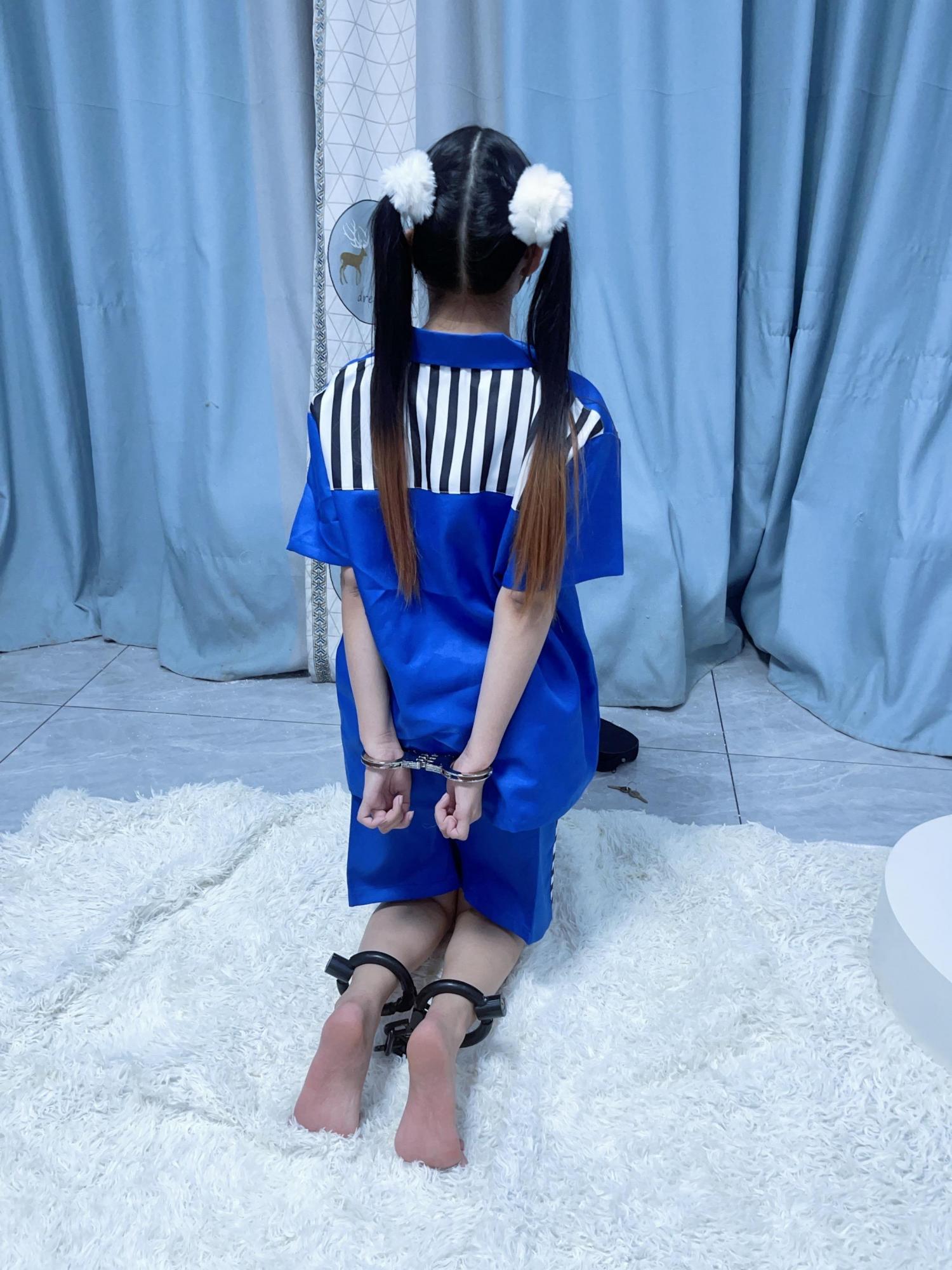 死囚体验(上)-女囚题材精品作品,填表、搜身、换衣、上镣、打脚心(重)、体罚、拘束过夜 死囚体验(上)-女囚题材精品作品,填表、搜身、换衣、上镣、打脚心(重)、体罚、拘束过夜
