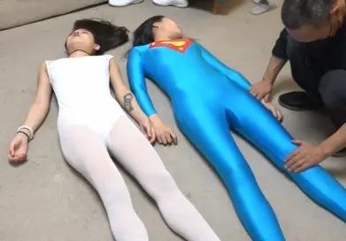 白衣女侠与女超人 COSPLAY 白丝 百合 女同 恋足 灰丝 超级英雄 白衣女侠与女超人 COSPLAY 白丝 百合 女同 恋足 灰丝 超级英雄
