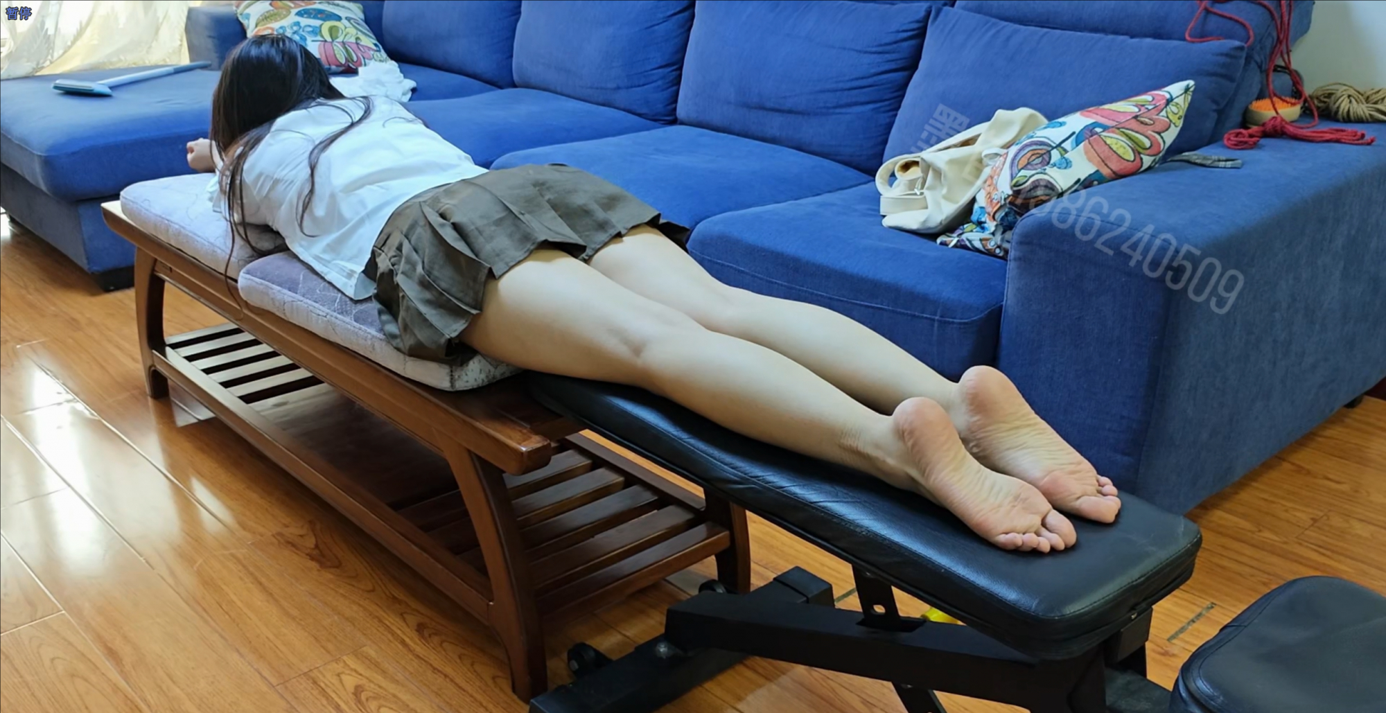 挠痒+鞭打 过程意外抽筋 疯狂挠脚 挠痒+鞭打 过程意外抽筋 疯狂挠脚