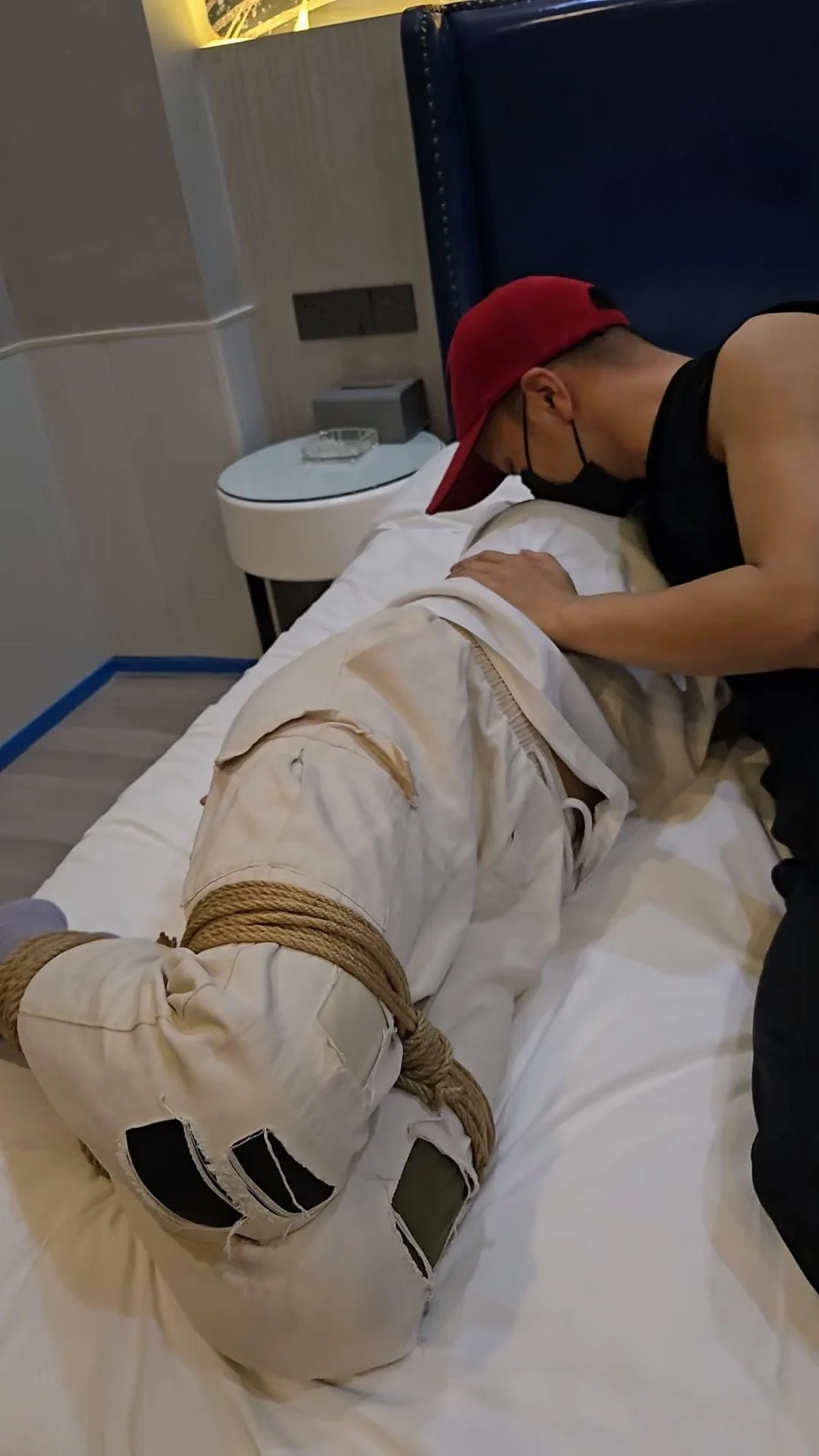 同性恋女生直臂驷马放置抚摸挣扎 同性恋女生直臂驷马放置抚摸挣扎