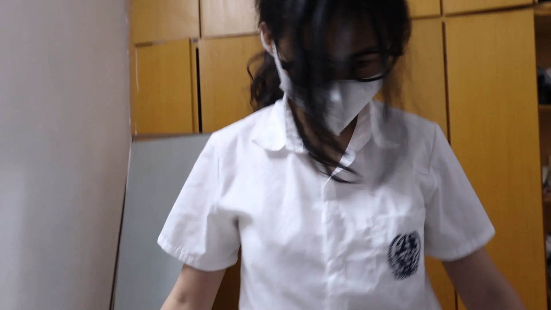 【荷仙少女剧情】【优异眼镜少女兼职的噩梦】虞琳是一名想兼职模特的高挑女学生,来到拍摄房间里,脱下牛仔裤,换上可爱衣服裙子后刚拍动作就被坏人叔叔迷晕,醒来后发现自己被双手吊着绑了起来,这发现对方是调教女 【荷仙少女剧情】【优异眼镜少女兼职的噩梦】虞琳是一名想兼职模特的高挑女学生,来到拍摄房间里,脱下牛仔裤,换上可爱衣服裙子后刚拍动作就被坏人叔叔迷晕,醒来后发现自己被双手吊着绑了起来,这发现对方是调教女