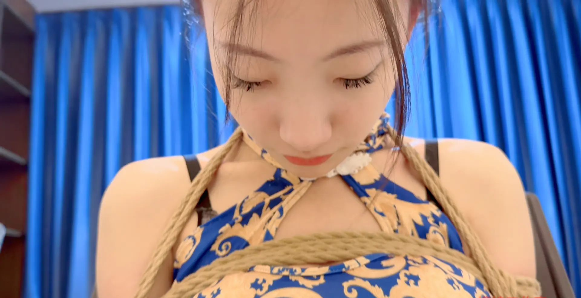 长腿美足绝望捆绑 长腿美足绝望捆绑