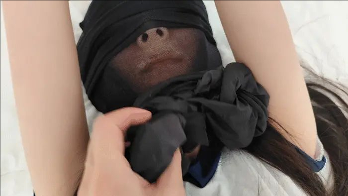 脱下小姐姐的黑丝,用来堵住她的樱桃小口.... 脱下小姐姐的黑丝,用来堵住她的樱桃小口....