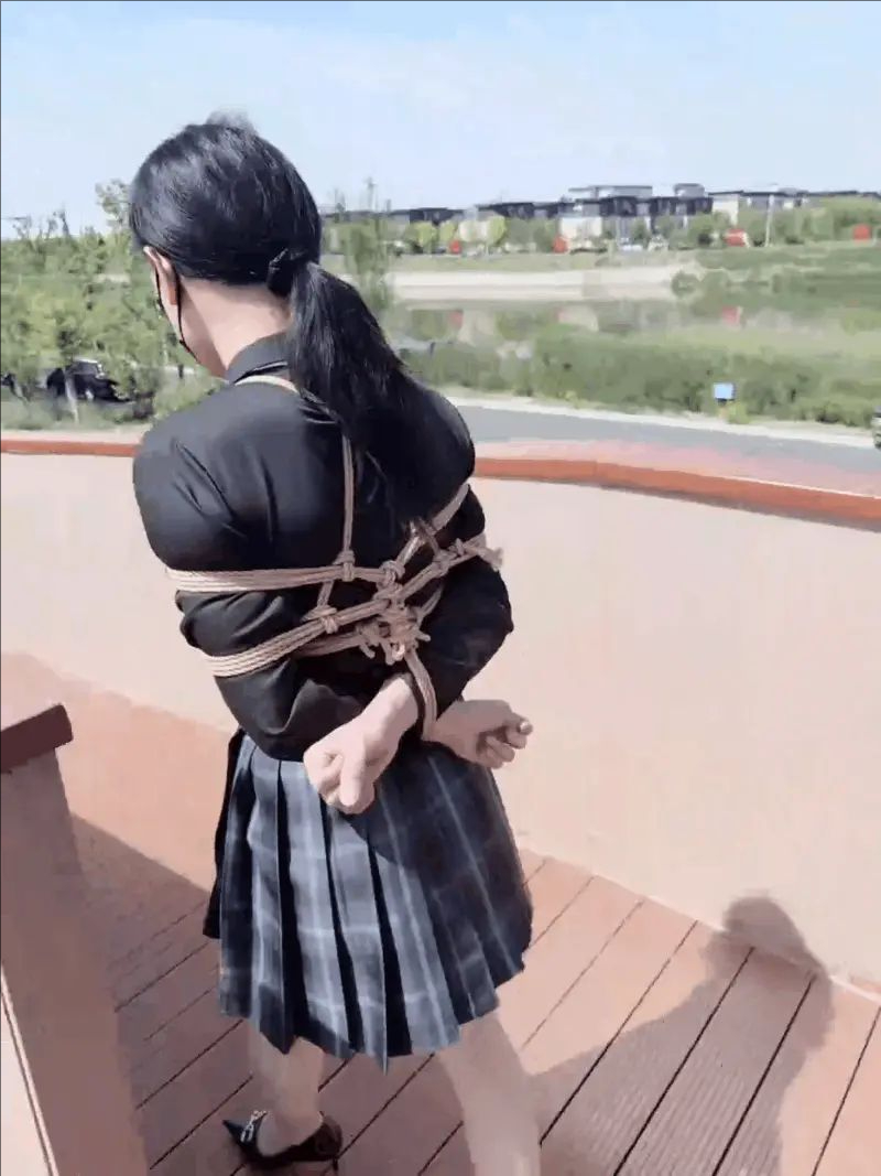 【冥想原创】驷马开车带到公园里玩,全身紧缚在人来人往的公园里穿行 【冥想原创】驷马开车带到公园里玩,全身紧缚在人来人往的公园里穿行