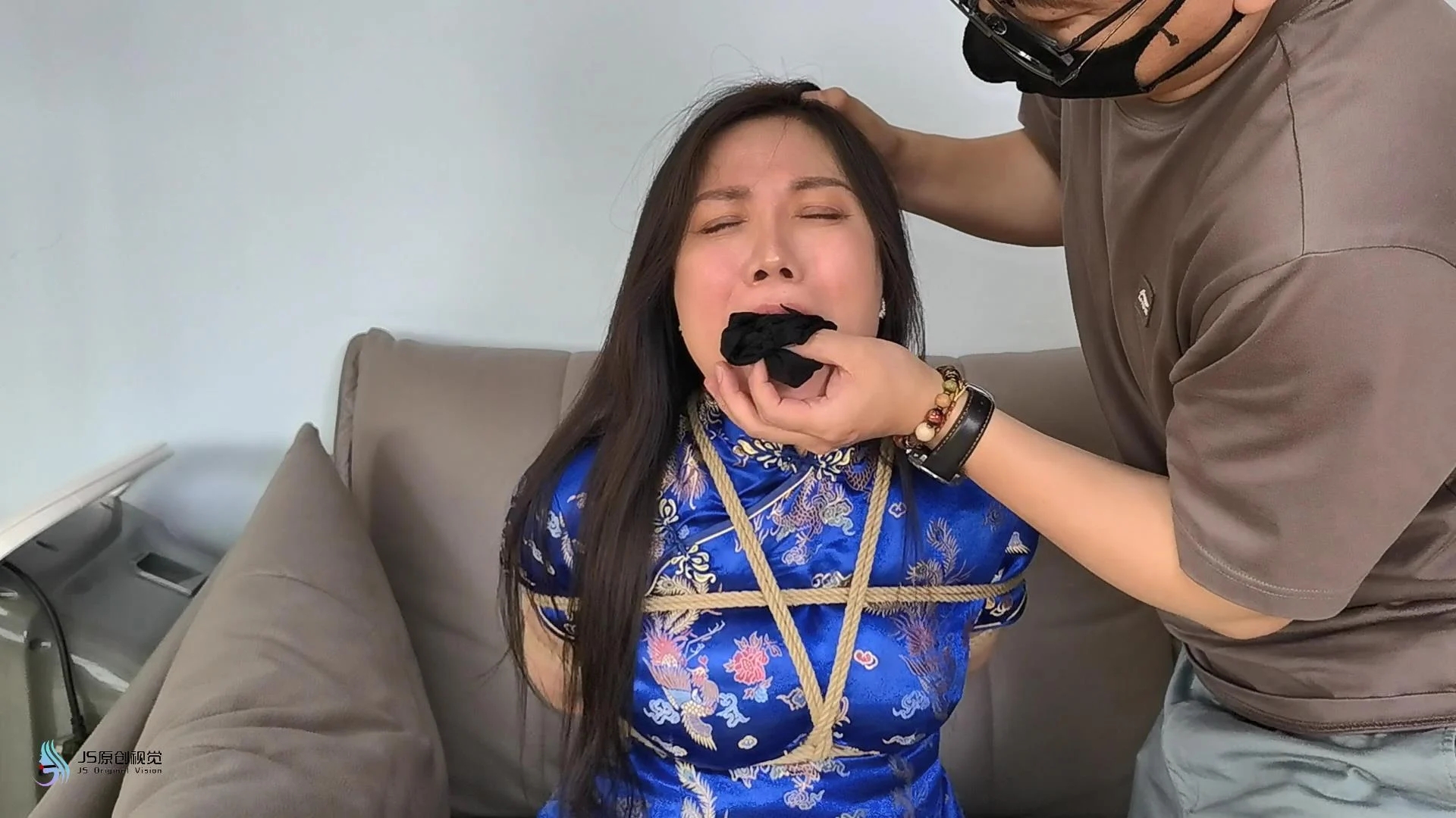 【JS】【李然】《入室惊魂》旗袍女回家被入室劫持调焦 【JS】【李然】《入室惊魂》旗袍女回家被入室劫持调焦