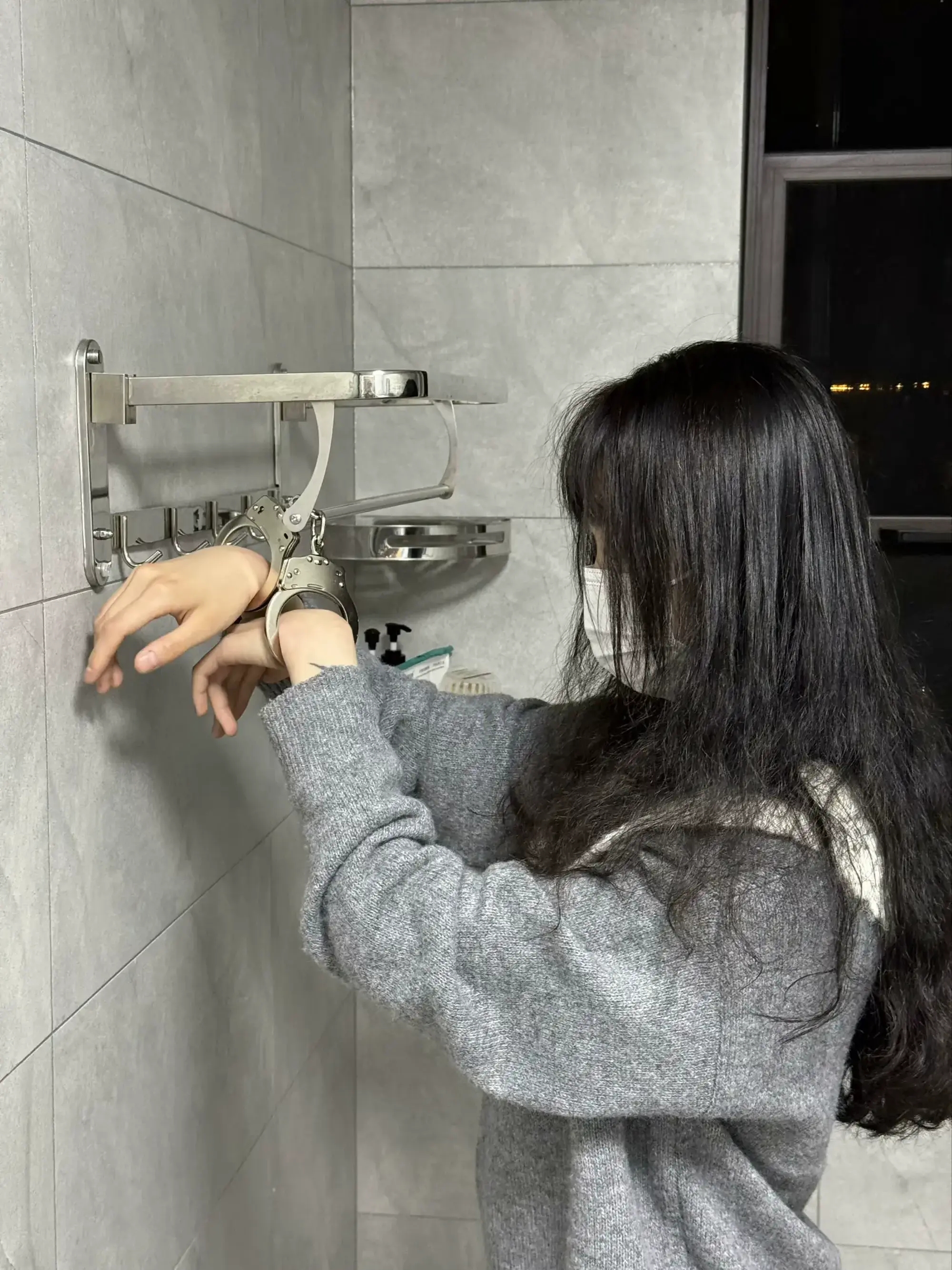 两个妹子的镣铐游戏(1) 两个妹子的镣铐游戏(1)