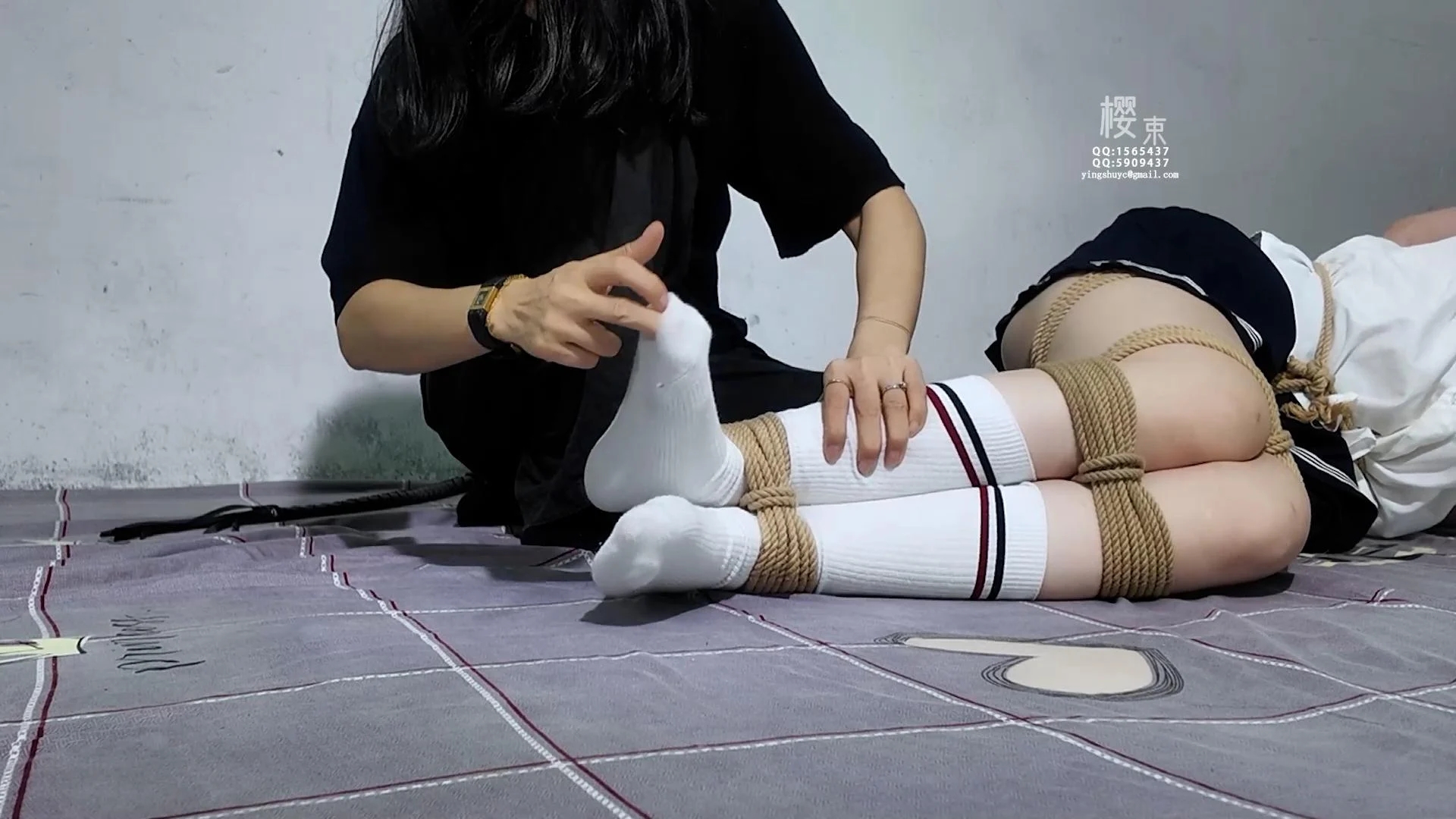 《捆绑学生妹》18岁的新人清纯学生妹苏颖 《捆绑学生妹》18岁的新人清纯学生妹苏颖