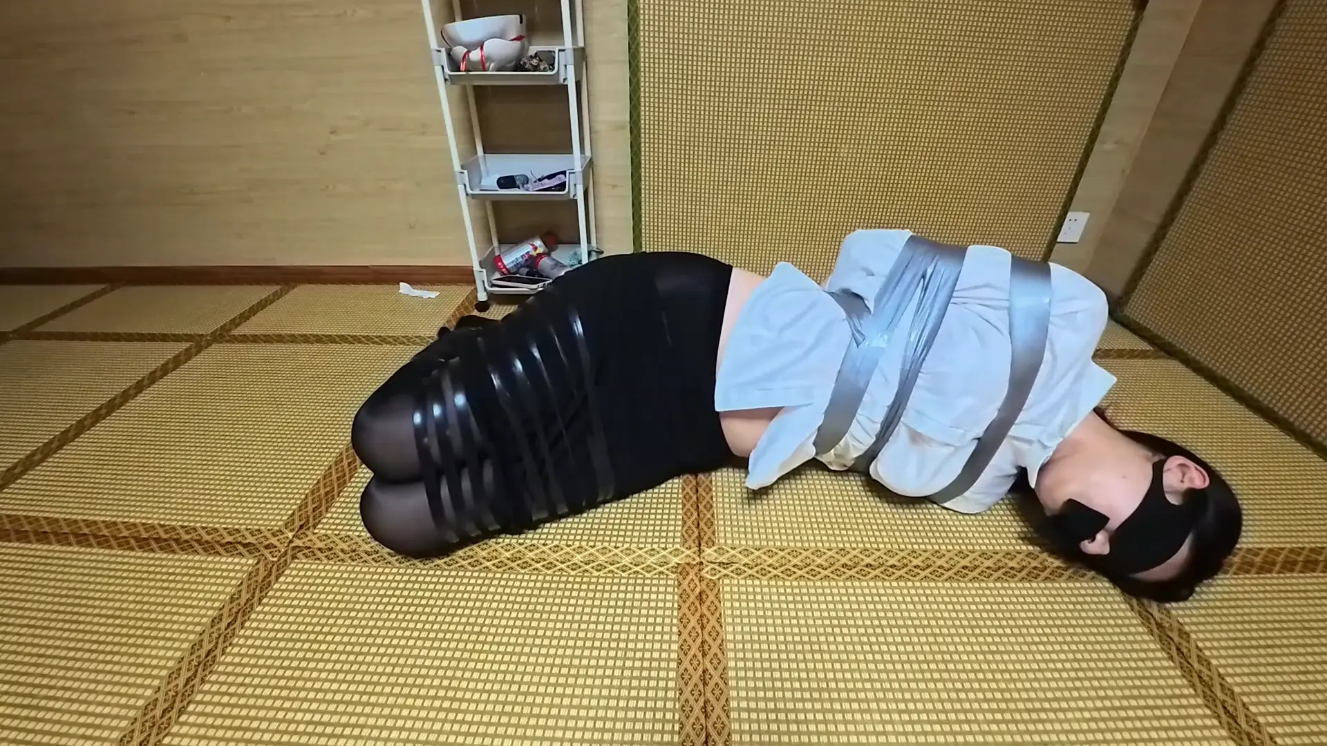 黑色绝缘胶带密集捆绑!下 黑色绝缘胶带密集捆绑!下