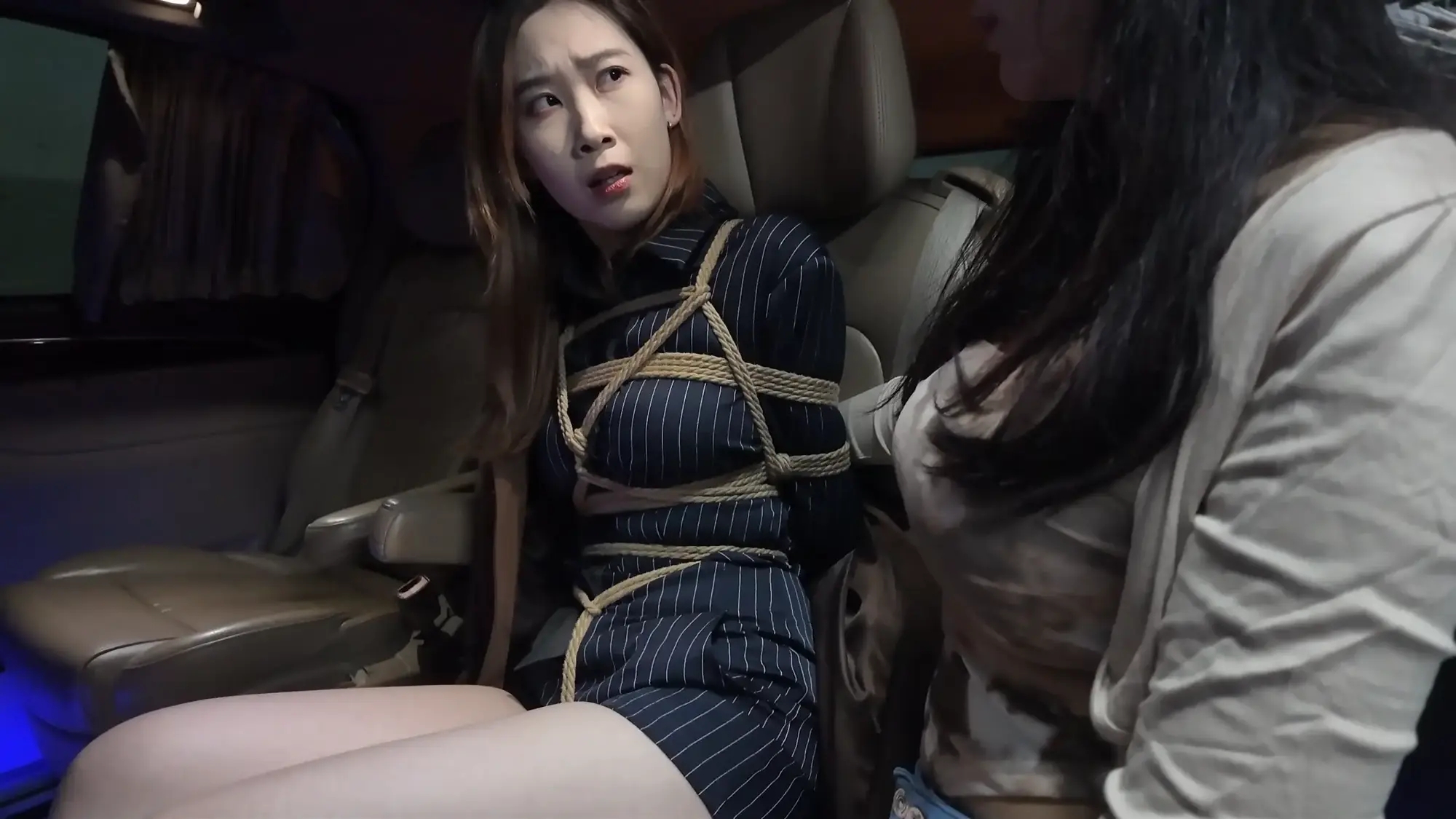 枫叶工作室原创定拍 剧情片—《魅影危机:艳缚行动》 南清饰演美女探员 被毒辣女老板佳雯设计擒获 枫叶工作室原创定拍 剧情片—《魅影危机:艳缚行动》 南清饰演美女探员 被毒辣女老板佳雯设计擒获