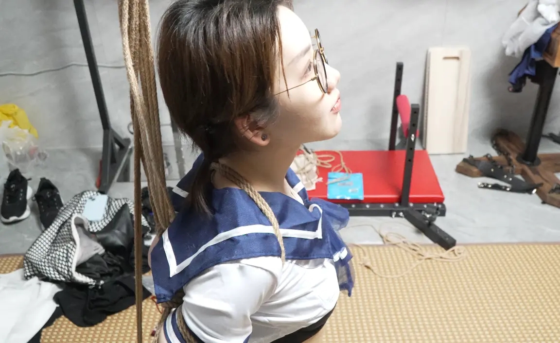 “萝莉姐姐”跪缚吊脚耳光SP+水桶乳夹调教!跪缚吊脚/股绳+水桶乳夹+打屁屁SP/打脚心+超狠耳光+骨头口枷,妹子是个年上姐姐但是超级反差,特别喜欢耳光和羞辱调教,那主人就好好满足 “萝莉姐姐”跪缚吊脚耳光SP+水桶乳夹调教!跪缚吊脚/股绳+水桶乳夹+打屁屁SP/打脚心+超狠耳光+骨头口枷,妹子是个年上姐姐但是超级反差,特别喜欢耳光和羞辱调教,那主人就好好满足
