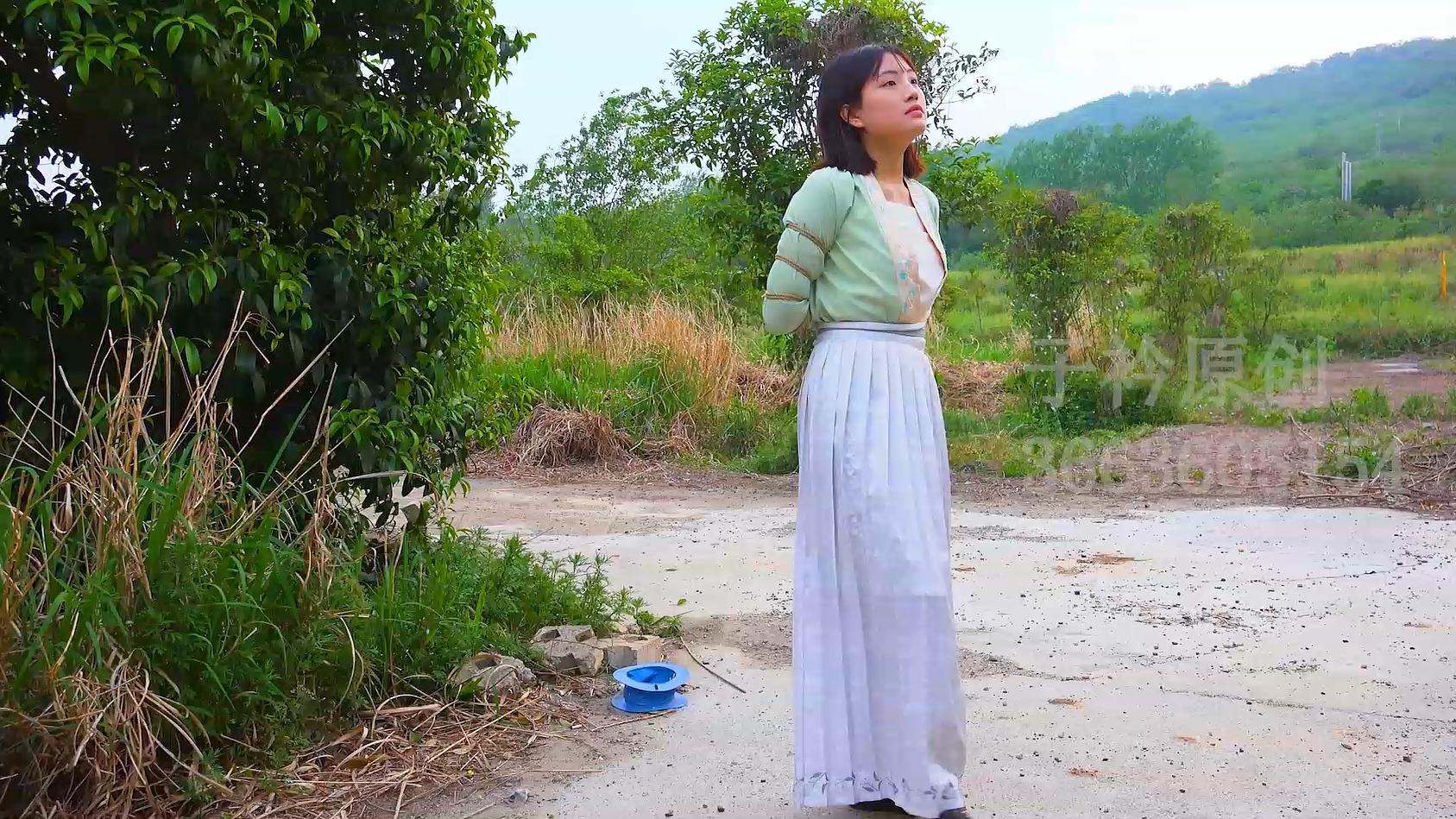 叶子 户外五花 口球 中途借口走开留她一个人在原地 叶子 户外五花 口球 中途借口走开留她一个人在原地