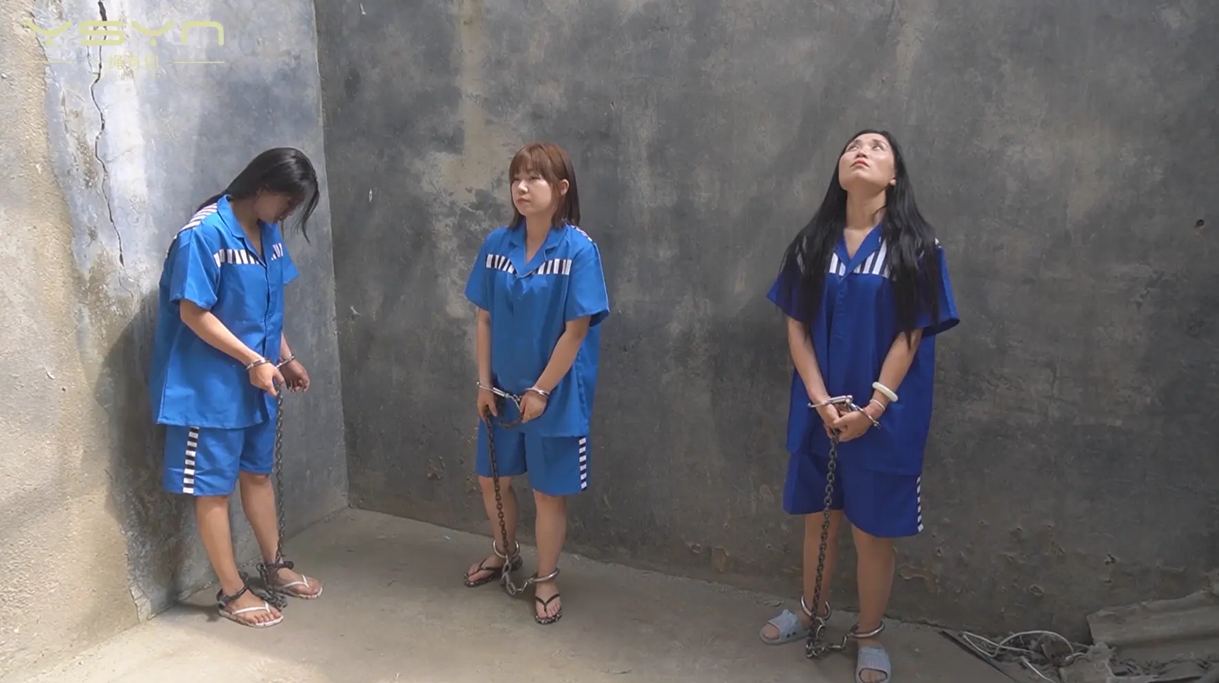 女监风云【三女的恩怨旋涡】女监区里的三位女犯性格不合各怀鬼胎挑拨离间相互斗殴惩罚戴重镣关禁闭 女监风云【三女的恩怨旋涡】女监区里的三位女犯性格不合各怀鬼胎挑拨离间相互斗殴惩罚戴重镣关禁闭