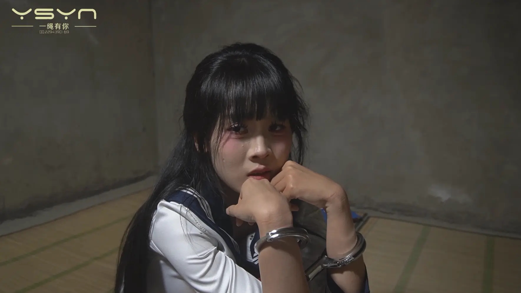 定拍转公映【虚惊一场】上集朱婷婷戴上四副手铐一副制式脚镣两幅重镣(铆钉砸死)一副银色脚拷 定拍转公映【虚惊一场】上集朱婷婷戴上四副手铐一副制式脚镣两幅重镣(铆钉砸死)一副银色脚拷