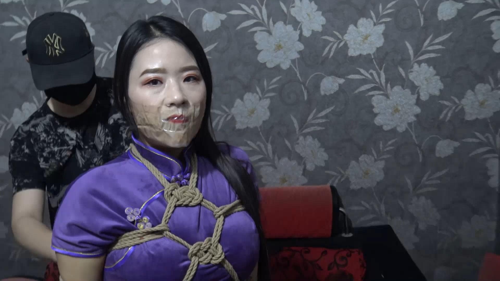 定拍转公映《封嘴》 大胸M胶带封嘴,花样龟甲捆绑不锈钢枷拘束 定拍转公映《封嘴》 大胸M胶带封嘴,花样龟甲捆绑不锈钢枷拘束