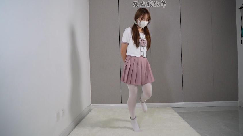 【灰太郎的羊】学霸少女挑战新游戏‘蜜蜂采豆豆',被强制踮脚尖站立,腿抖到抽筋 【灰太郎的羊】学霸少女挑战新游戏‘蜜蜂采豆豆',被强制踮脚尖站立,腿抖到抽筋