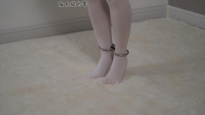 【灰太郎的羊】学霸少女挑战新游戏‘蜜蜂采豆豆',被强制踮脚尖站立,腿抖到抽筋 【灰太郎的羊】学霸少女挑战新游戏‘蜜蜂采豆豆',被强制踮脚尖站立,腿抖到抽筋