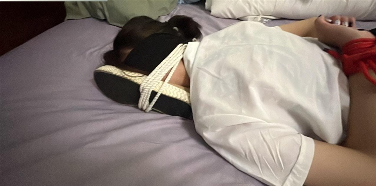台湾妹子 18岁 橙橙 高中毕业生 暑假打工 首拍 捆绑 tk 原味袜堵嘴 强迫闻鞋 搔痒脚底