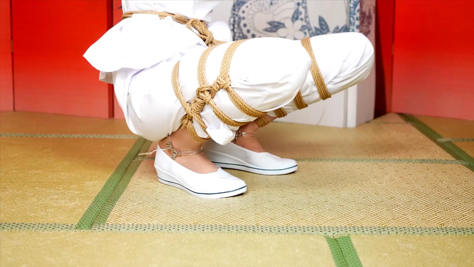 象人定拍-护士服,强制踮脚放置 象人定拍-护士服,强制踮脚放置