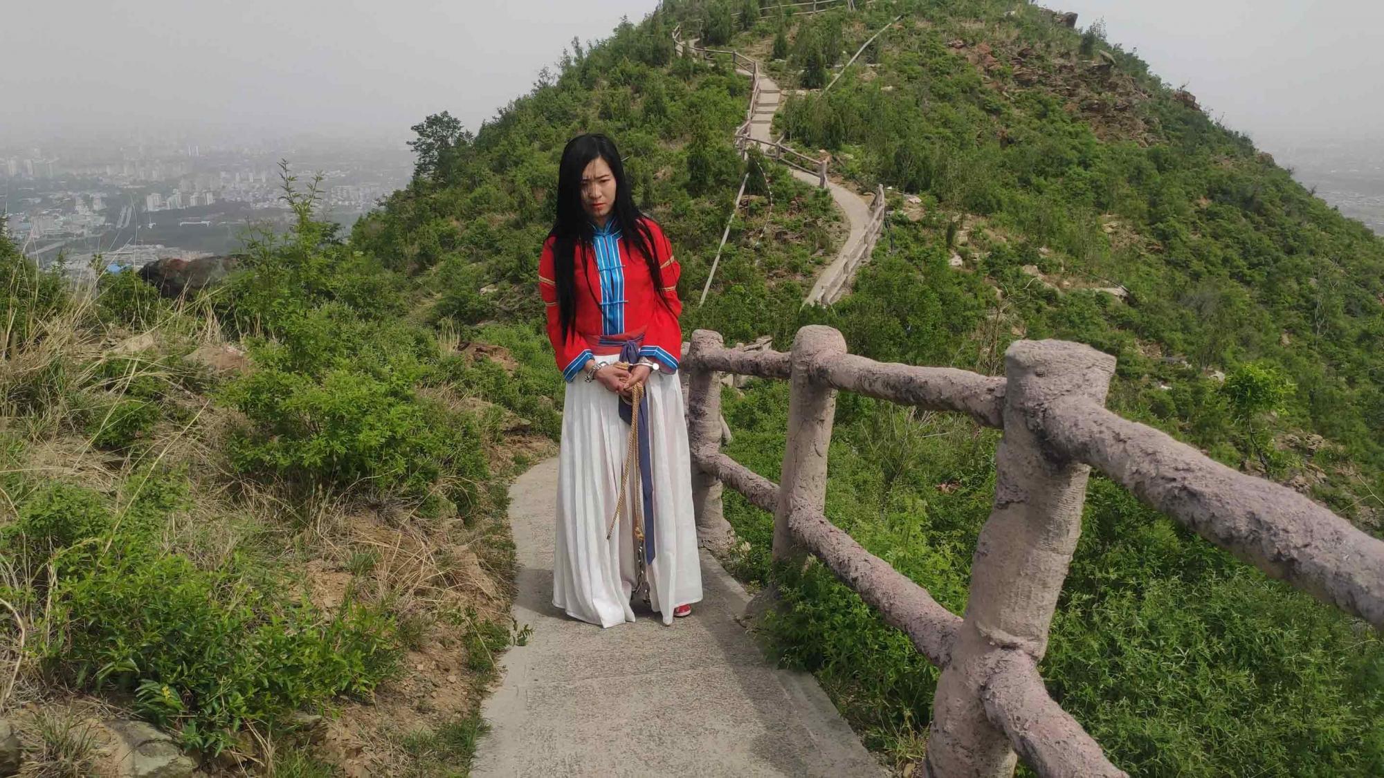 私人女囚之故地重游(五一游记) 户外红罪衣木枷脚镣 押解绑 跪迎主人 五花大绑 单脚吊 口球 红肚兜 真实皮鞭戒尺打屁股 强制开脚等等 私人女囚之故地重游(五一游记) 户外红罪衣木枷脚镣 押解绑 跪迎主人 五花大绑 单脚吊 口球 红肚兜 真实皮鞭戒尺打屁股 强制开脚等等