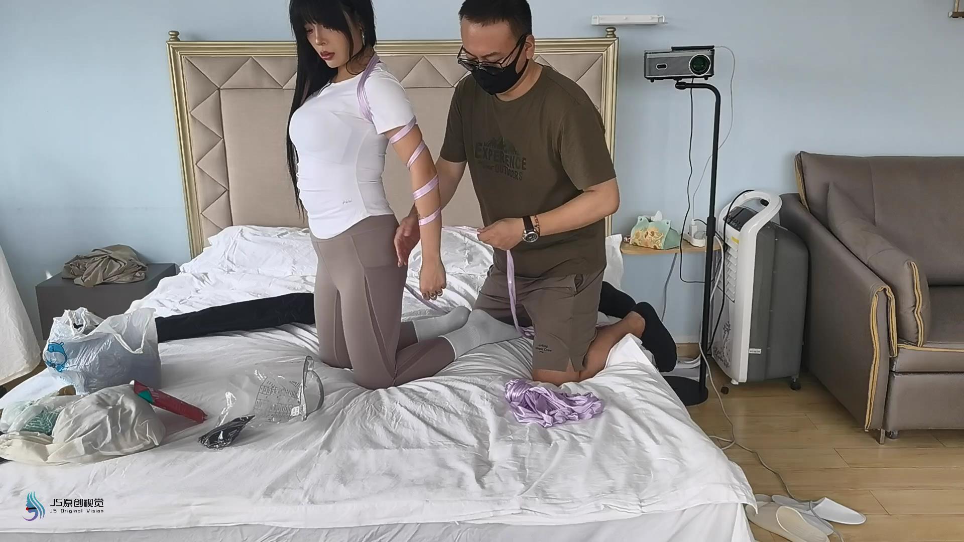 【JS】新模首秀【曼妮】紧身瑜伽服丝绸团缚/白袜/毛巾塞嘴/超粘胶布/鞭打/恋足 【JS】新模首秀【曼妮】紧身瑜伽服丝绸团缚/白袜/毛巾塞嘴/超粘胶布/鞭打/恋足